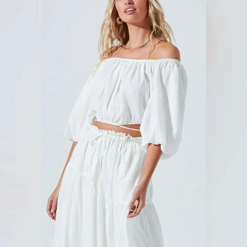ASTR the Label Balboa Off Shoulder White Balloon Sleeve Top Medium